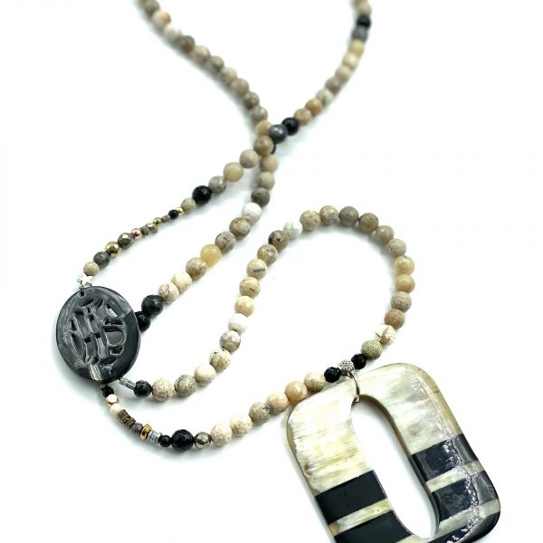 Sautoir opale, onyx.