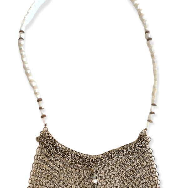 collier ras de cou en pierres fines et cotte de mailles