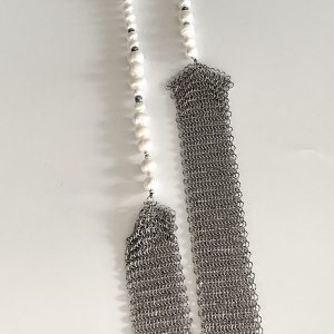 Collier Athéna en cotte de mailles et perles de culture d’eau douce, bijou créateur fabriqué à Marseille