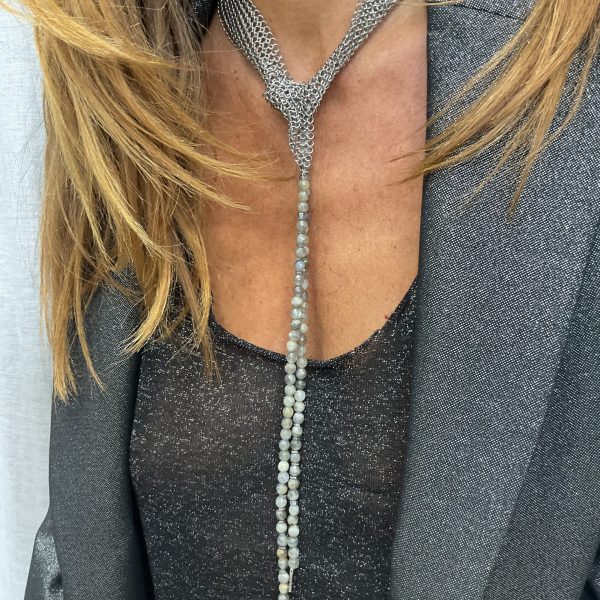 Collier cravate, cotte de mailles argent.