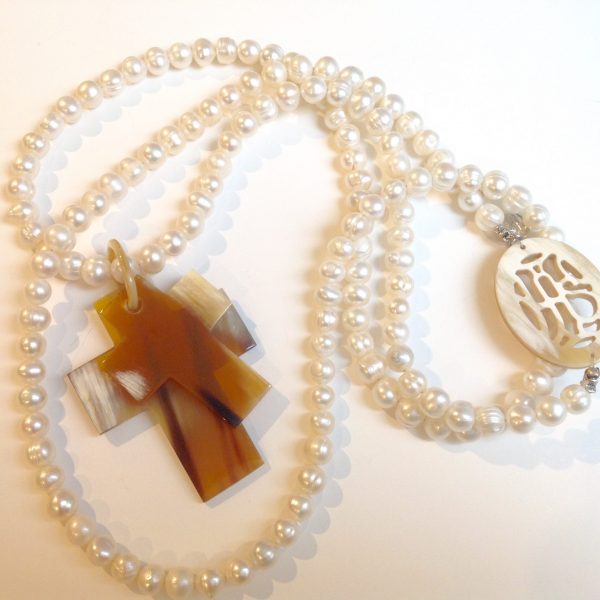 Double croix perles naturelles