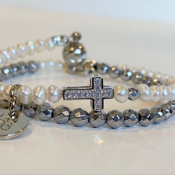 Bracelet hématite argent, perles d'eau douce, croix rhodiée.