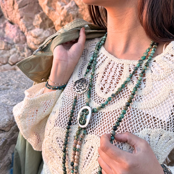 sautoir turquoise africaine