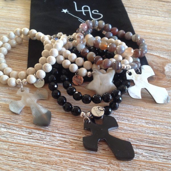 Bracelet double tour onyx croix corne naturelle