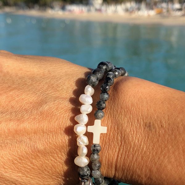 Perles Semi-Précieuses Larvikite, Perles d’Eau Douce et Croix en Nacre