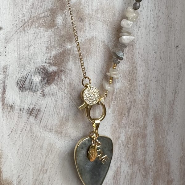 Collier cœur en labradorite sertie sur chaîne en plaqué or 18 carats tissée de pierres naturelles labradorite pierre de lune