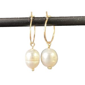 Boucle d'oreilles baroque blanche