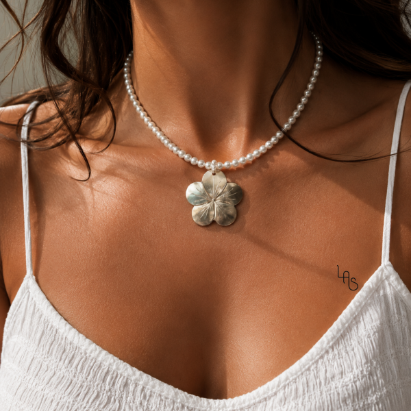 Collier fleur nacre Tiaré, culture