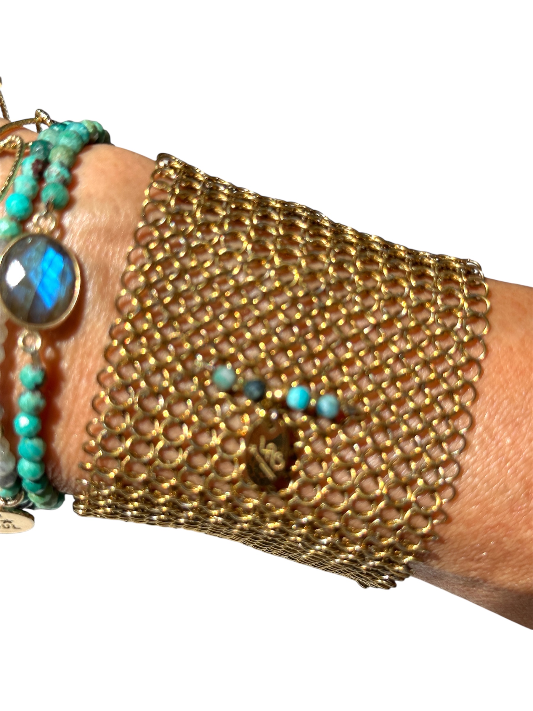 Manchette Azurite – Cotte de Mailles Dorée et Perles Naturelles | LAS Bijoux