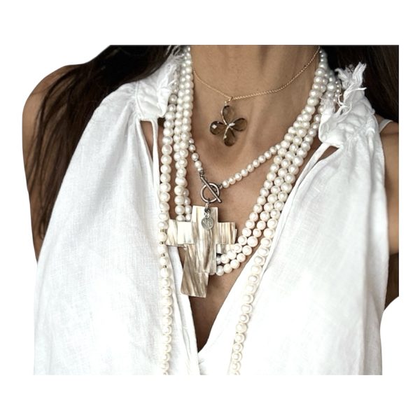 Collier perles culture double croix en corne naturelle