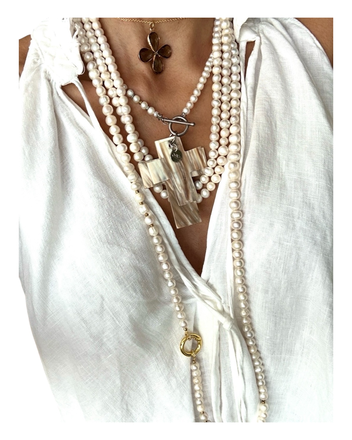 Collier perles culture double croix en corne naturelle