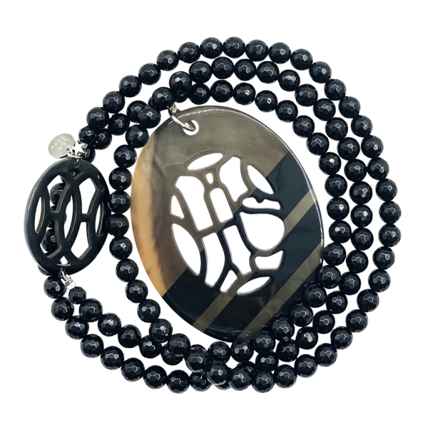 sautoir Onyx, corne naturelle laquée