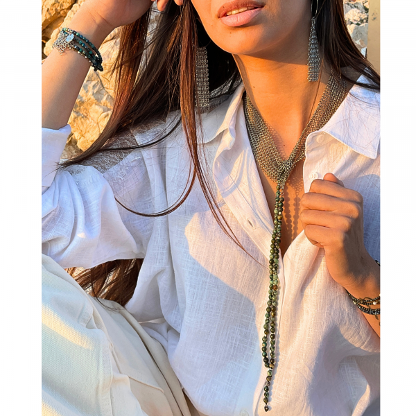 collier cravate, perles fines turquoise Africaine