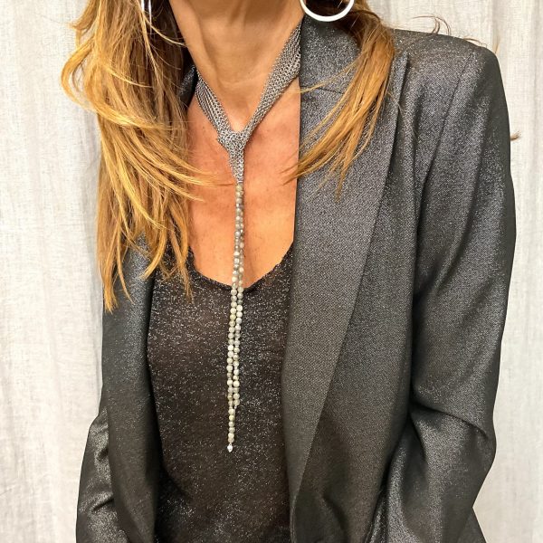 collier cravate et perles à nouer, bijou de créateur