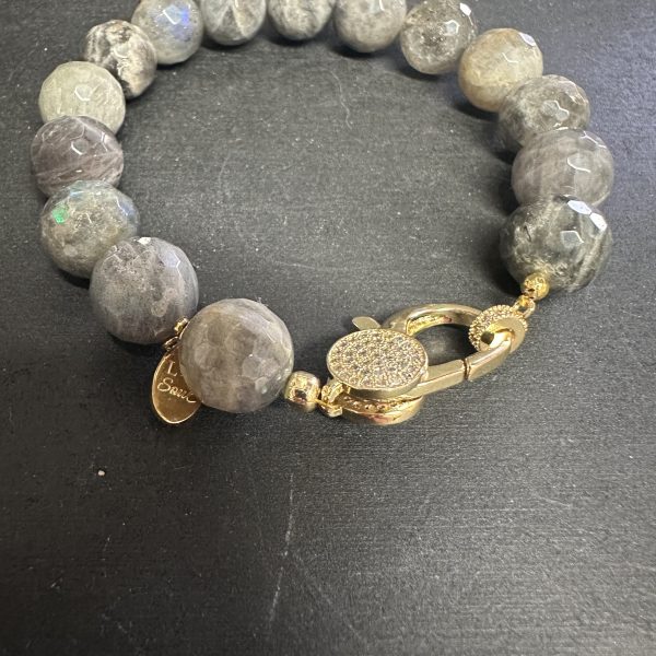 bracelet labradorite plaqué or 18k zirconium bracelet pierre naturelle labradorite femme bracelet gris labradorite fermoir doré luxe bijou artisanal labradorite la soul bracelet élégant pierre naturelle gris reflets