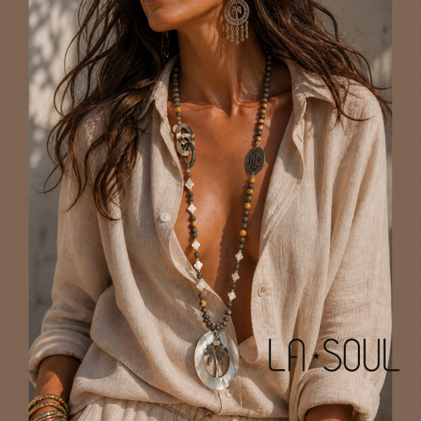 Sautoir en pierres naturelles lave et jaspe paysage avec pendentif corne et trèfle en nacre, bijou créateur bohème chic LA SOUL